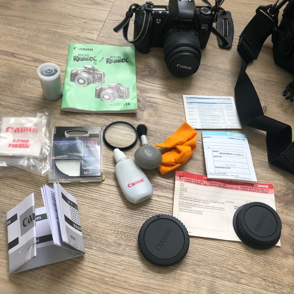 Canon EOS Rebel XS/QD Camera Kit in Black - Includes Accessories